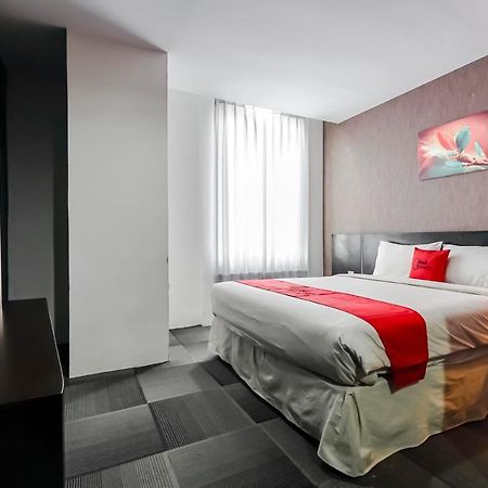 Reddoorz Premium Near Pantai Losari 2 마카사르 외부 사진