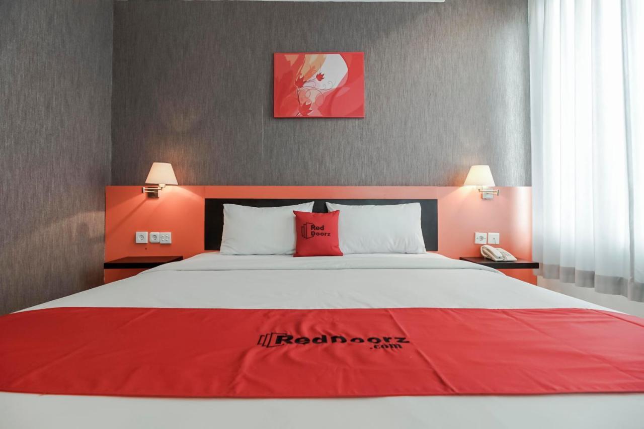 Reddoorz Premium Near Pantai Losari 2 마카사르 외부 사진