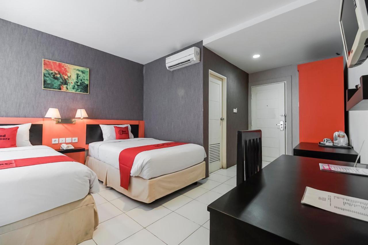 Reddoorz Premium Near Pantai Losari 2 마카사르 외부 사진
