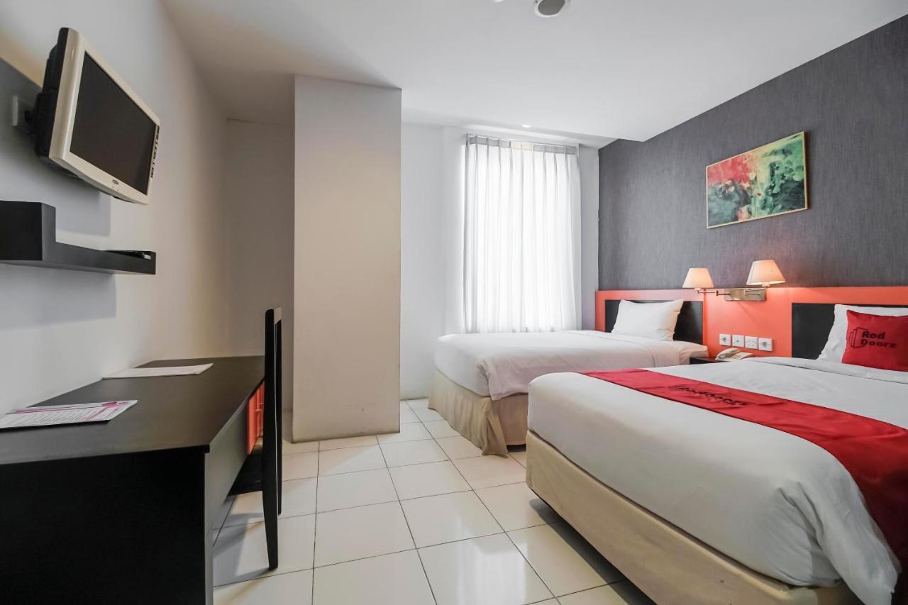 Reddoorz Premium Near Pantai Losari 2 마카사르 외부 사진